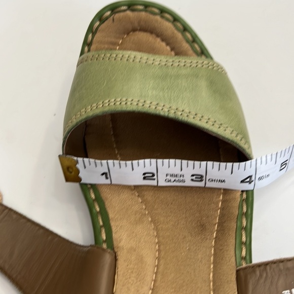 Cobb  Hill Omara C green and tan leather wedge sandal size 9.5 W - Picture 16 of 16